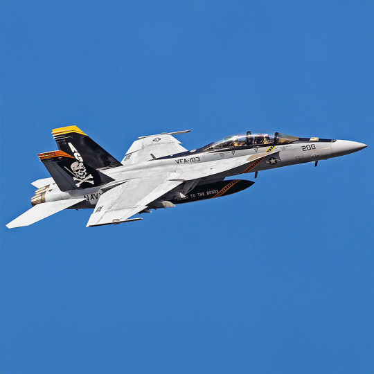 Maquette d’avion en plastique F/A-18F Super Hornet ‘VFA-103 Jolly Rogers CAG 2022’ 1:72 Maquette d’avion en...