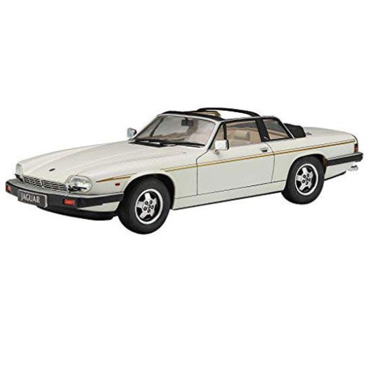 Maquette de voiture en plastique JAGUAR XJ-SC V12 Cabriolet au 1/24 Maquette de voiture en plastique JAGUAR XJ-SC V12 Cabriolet au 1/24