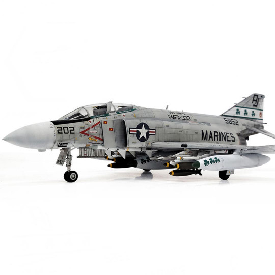 Maquette d’avion en plastique USMC F-4J Phantom II « VMFA-333 Fighting Shamrocks » 1:48 Maquette d’avion en...