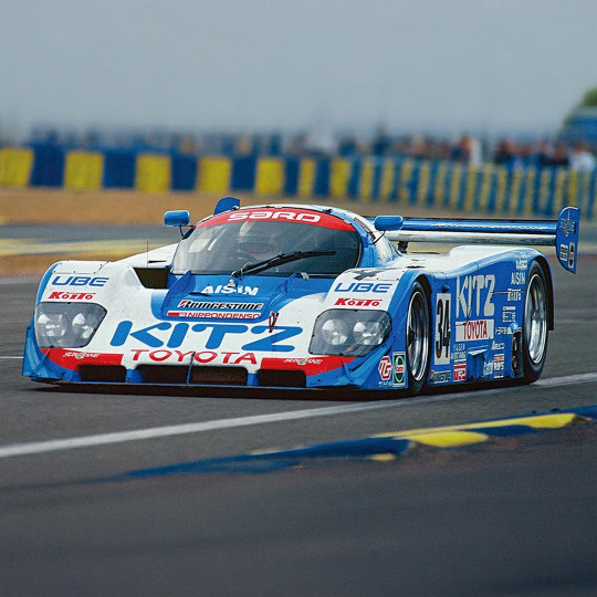 Maquetta plástica del coche...