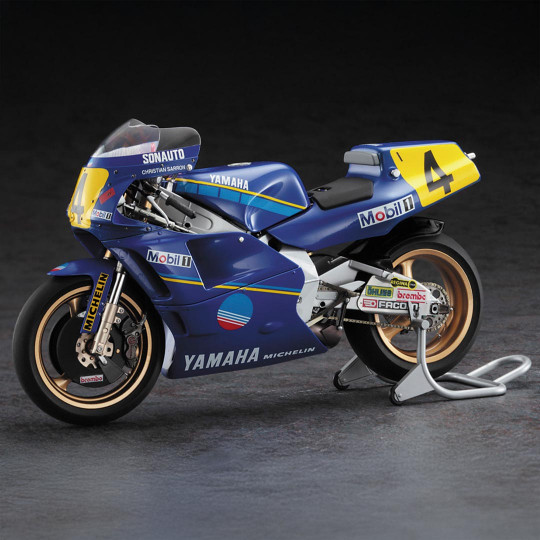 Maqueta de plástico moto Yamaha YZR500 (0WA8) « SONAUTO 1989 » 1:12 Maqueta de plástico moto...