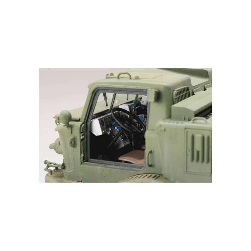 Maquette de camion en plastique RUSSIAN 9P140 TEL OF 9K57