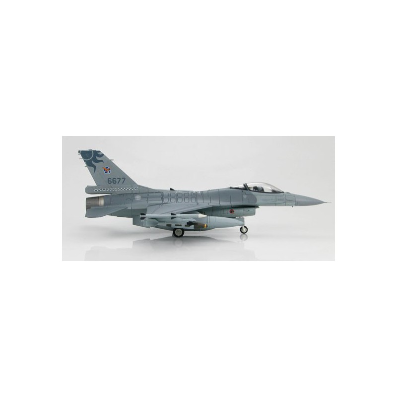 Miniature d'avion Die Cast au 1/72 F-16A FF 6677 ROC AF 1/72