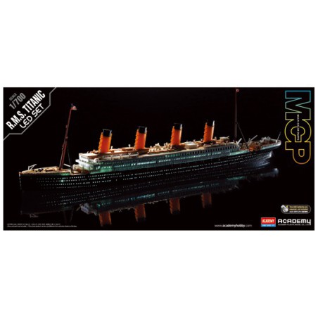 Maquette de Bateau en plastique R.M.S. TITANIC + Leds 1/700 Maquette de Bateau en plastique R.M.S. TITANIC + Leds 1/700