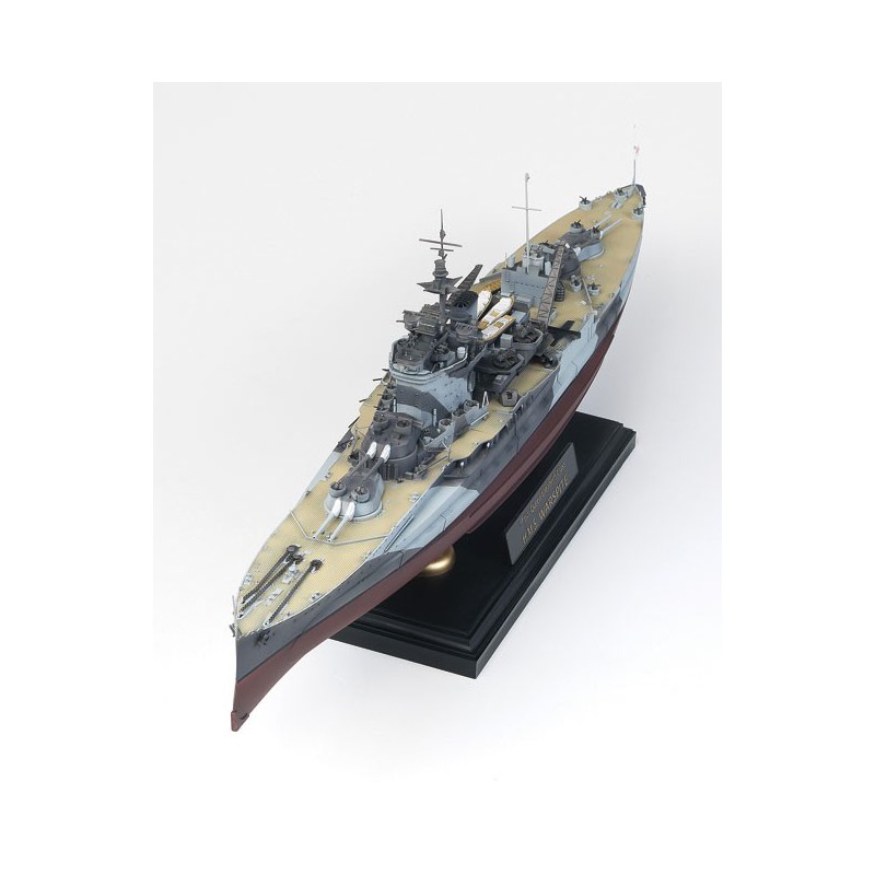 Maquette de Bateau en plastique H.M.S. WARSPITE QUEEN ELIZABET