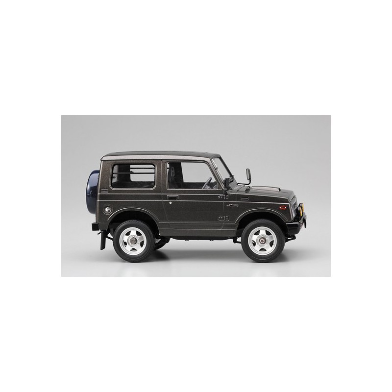 Maquette de voiture en plastique SUZUKI JIMMY 1/24 Maquette de voiture en plastique SUZUKI JIMMY 1/24