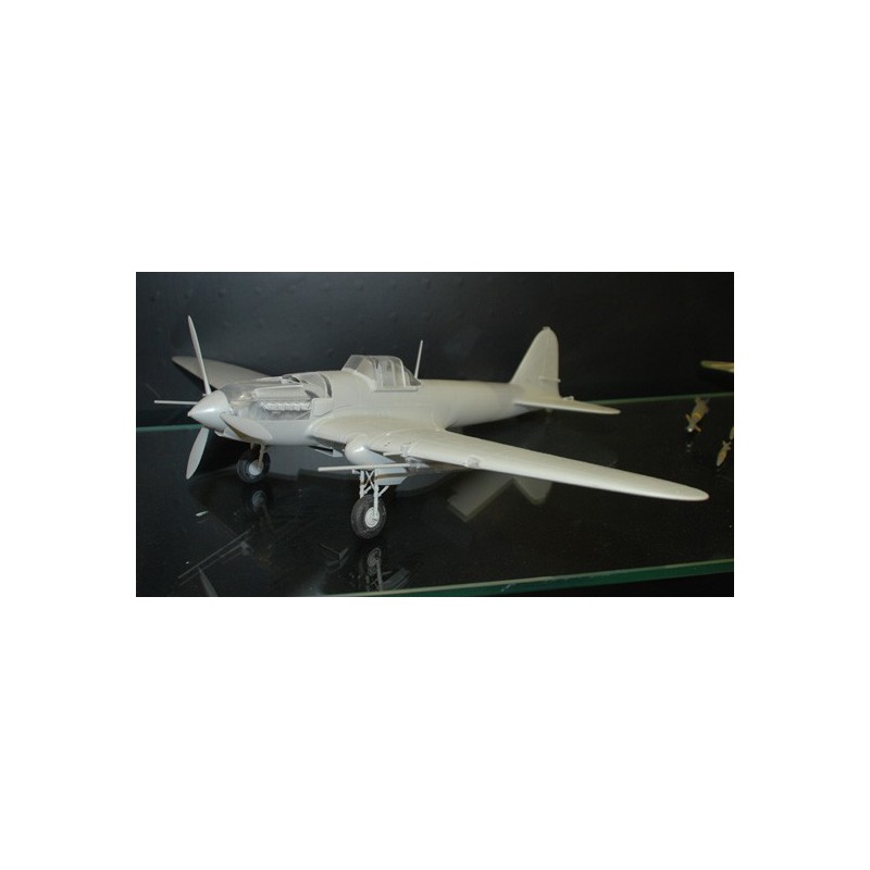 Maquette d'avion en plastique IL-2 STORMOVIK Ground AT. 1/32