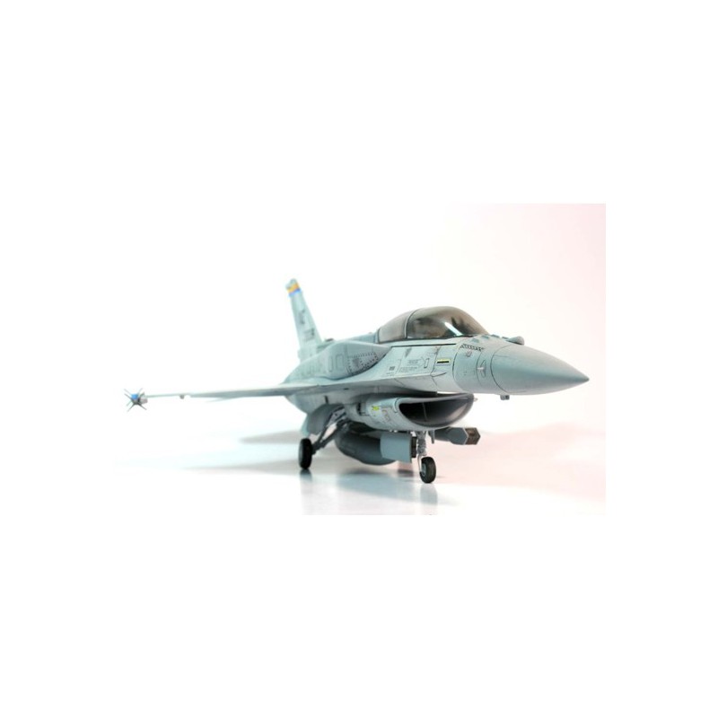 Maquette d'avion en plastique F-16F Block 601/48