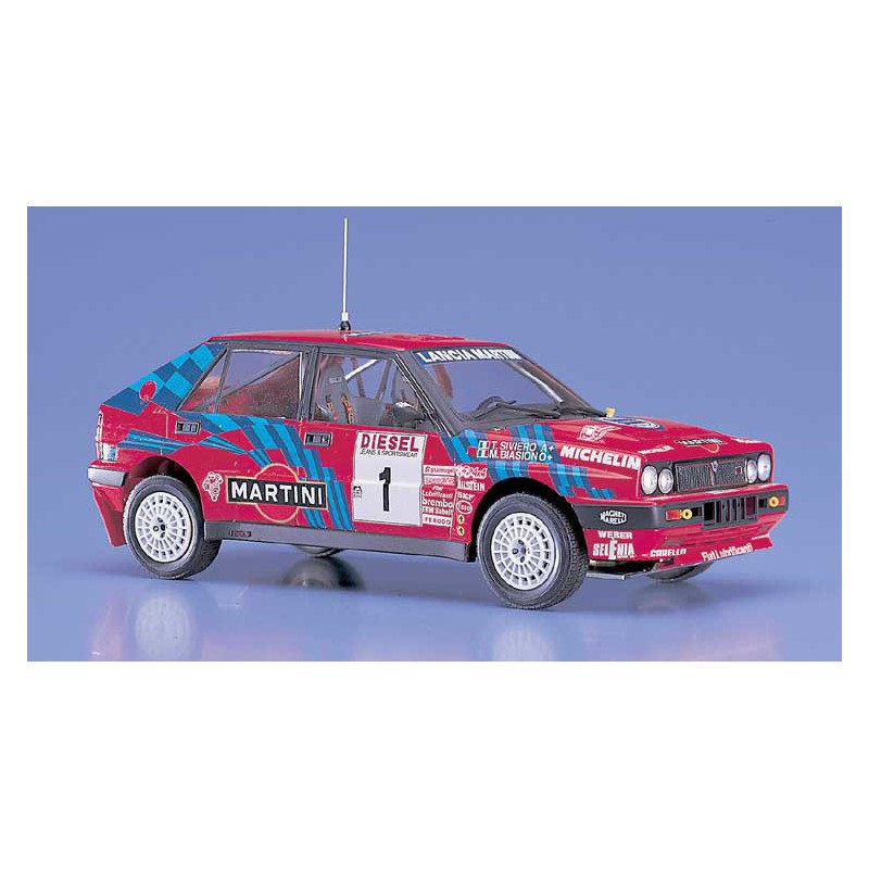 Maquette de voiture en plastique CR 8 LANCIA DELTA SanRemo 1/24