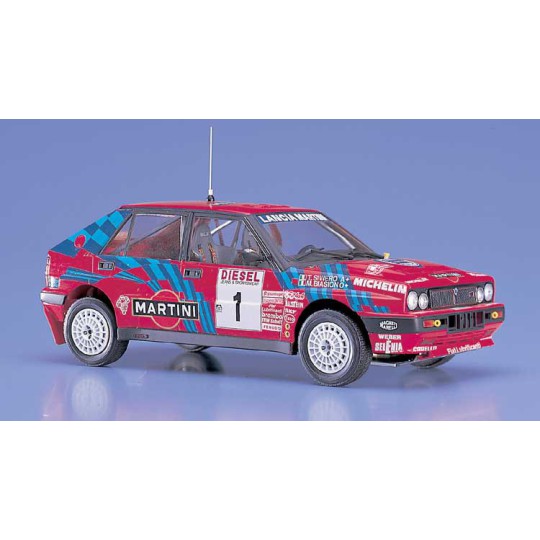 Maquette de voiture en plastique CR 8 LANCIA DELTA SanRemo 1/24 Maquette de voiture en plastique CR 8 LANCIA DELTA SanRemo 1/24